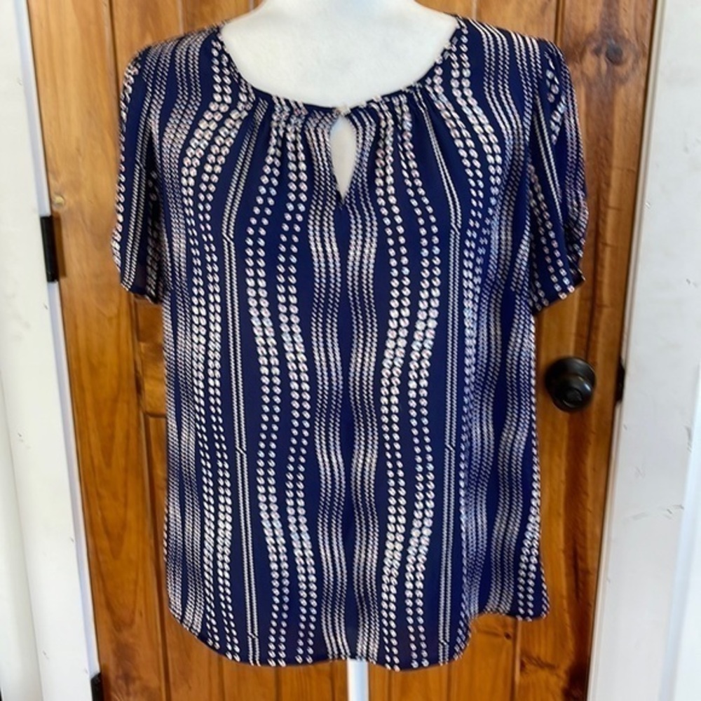 Talbots Petite Large Floral top Navy Blue Short Sleeves Relaxed Fit red white